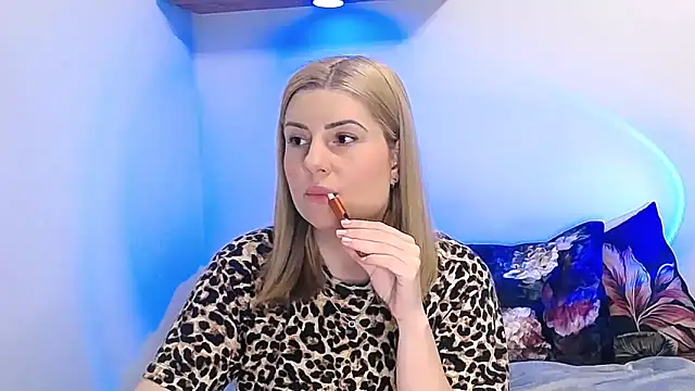 alisenties online show from April 29, 5:30 pm