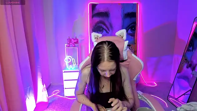 EmilyStevart online show from August 4, 5:35 am
