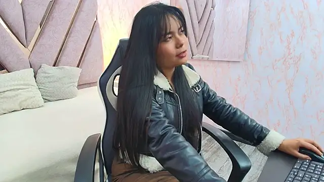 aisha leenns online show from July 30, 10:54 pm