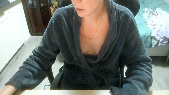 minoesje37 online show from December 22, 8:56 pm