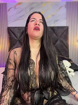 Zafira Alabi online show from February 5, 1:58 pm