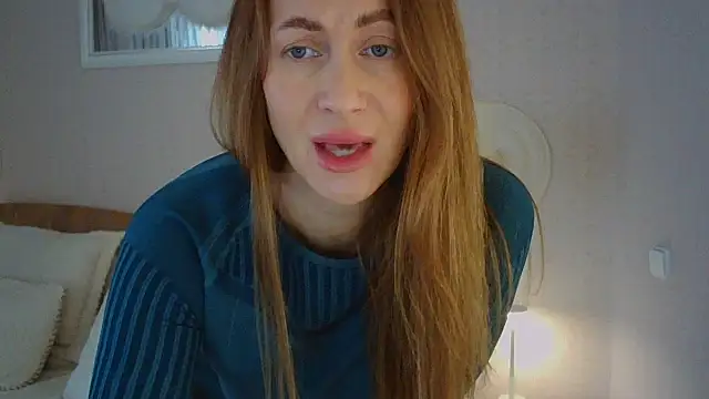 Luna Hoty online show from October 2, 6:18 am