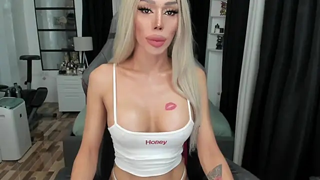 Forever MissCandace online show from February 17, 1:21 pm