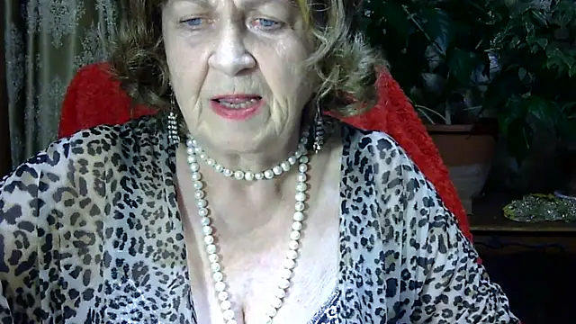 Emma52610 online show from March 5, 6:37 pm