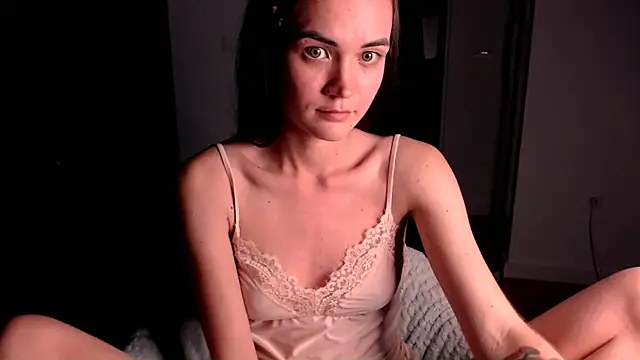 EvelynGG online show from September 27, 9:00 pm