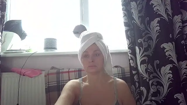 LindaStarS online show from February 3, 6:22 am