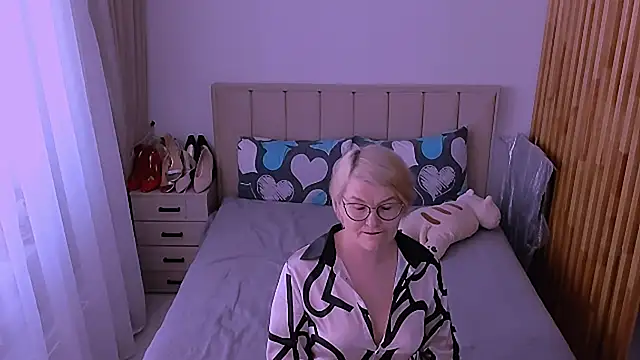 sabrinamacmarren online show from May 19, 2:57 pm