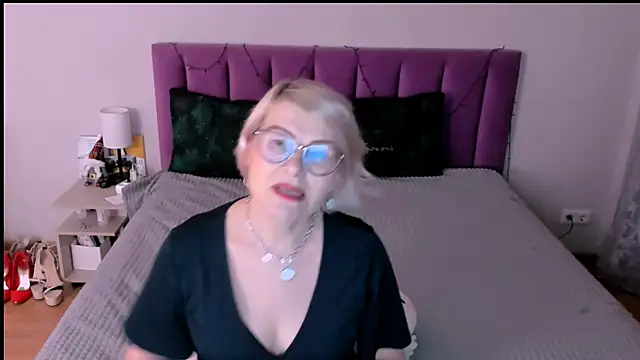 sabrinamacmarren online show from December 20, 4:11 pm