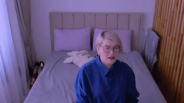 sabrinamacmarren online show from March 28, 9:31 am