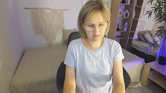 Paris Cherry online show from September 17, 8:18 pm