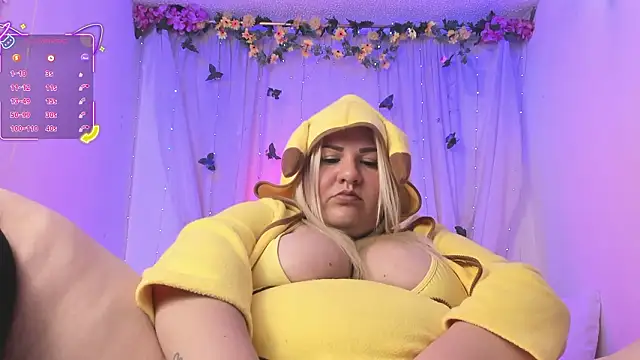 sweetbambi23 online show from March 12, 4:15 am