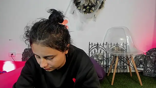 AbbyTaylorr online show from October 25, 2:19 am