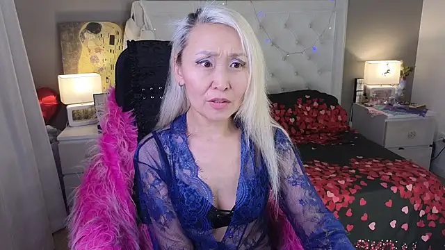 RoxalanaStar online show from March 9, 8:12 pm