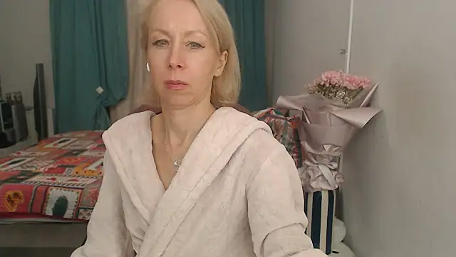 LuxuryNika online show from October 13, 7:05 pm