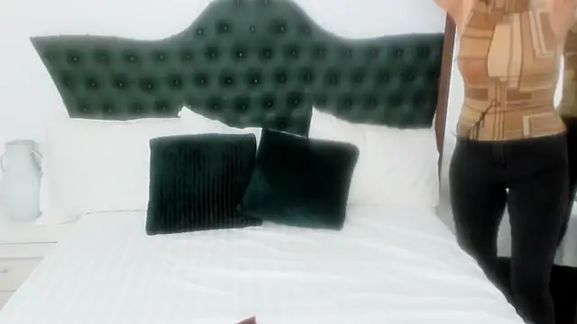 IvyHotFoxy online show from March 30, 1:00 pm