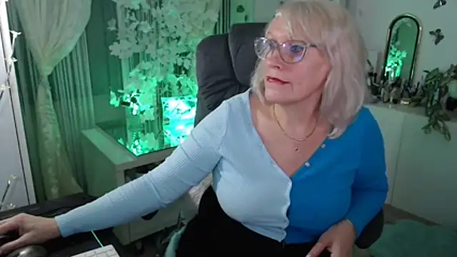 Ghertrude52 online show from February 2, 5:39 am