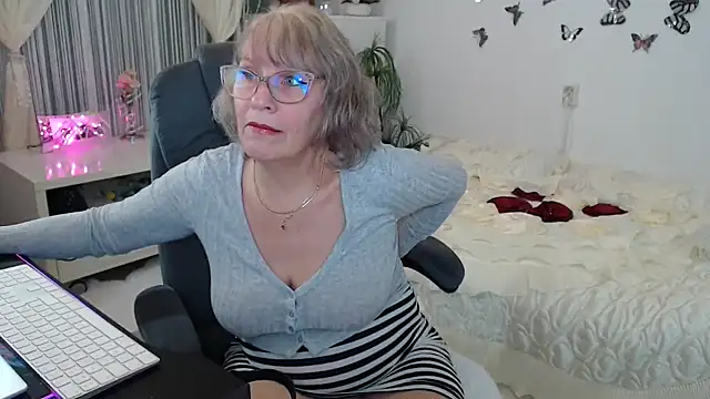 Ghertrude52 online show from October 11, 3:44 am