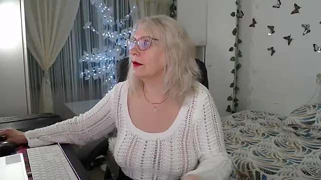 Ghertrude52 online show from April 18, 4:04 am