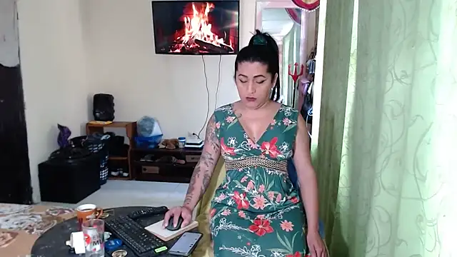 Sashaferrari2000 online show from April 2, 3:53 pm