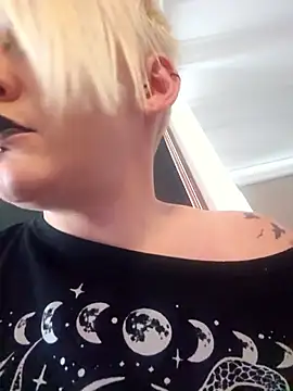 PinkTheHawk online show from March 7, 10:06 pm