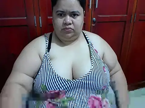 hotlesby4uxxx online show from July 16, 1:15 pm