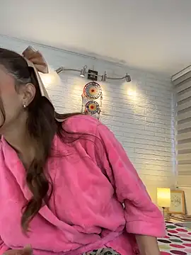 hollythomson online show from September 30, 2:01 pm