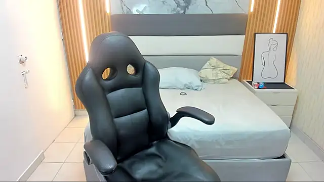 LEYNABRAUN online show from February 7, 1:15 pm