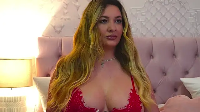 YaaraCollins online show from May 17, 4:00 am