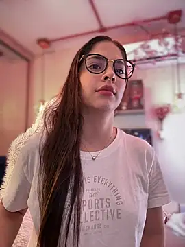 Zoe Bae online show from March 6, 10:05 pm