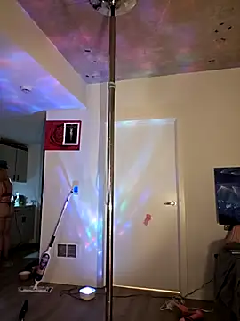 DamelynDaisy online show from December 14, 6:30 am