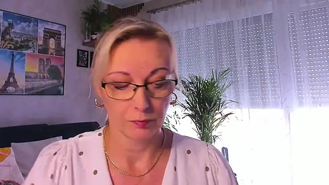 vanessa chat online show from October 13, 1:25 pm