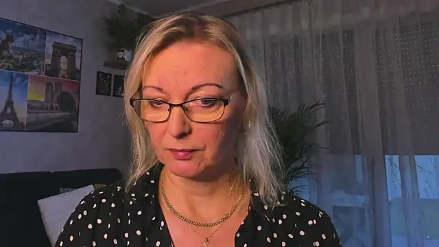 vanessa chat online show from November 25, 2:30 pm