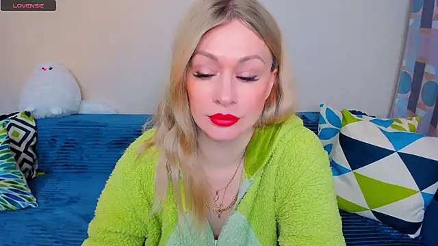 EllenMoore online show from March 18, 3:11 am