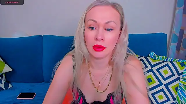 EllenMoore online show from September 10, 3:17 am