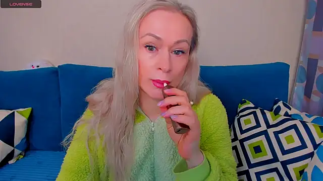 EllenMoore online show from October 9, 3:10 am