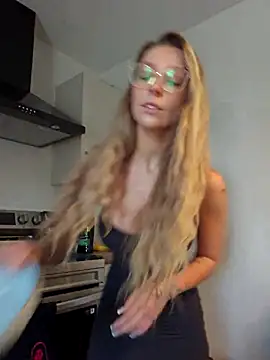 LilyOrion online show from September 16, 6:05 pm