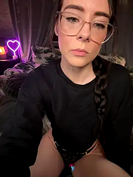 Viktoria Marie online show from December 16, 7:09 pm