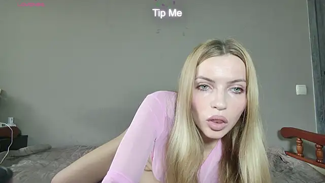 JuiliOnesunray online show from November 15, 6:36 am