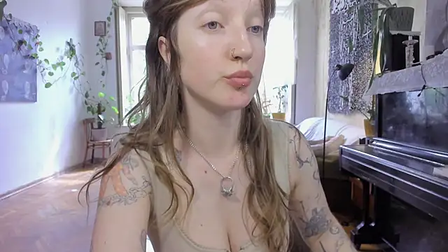 Miranda2 0 online show from May 4, 6:39 am
