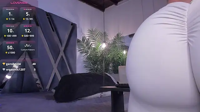 alessandra wells online show from April 6, 11:11 am