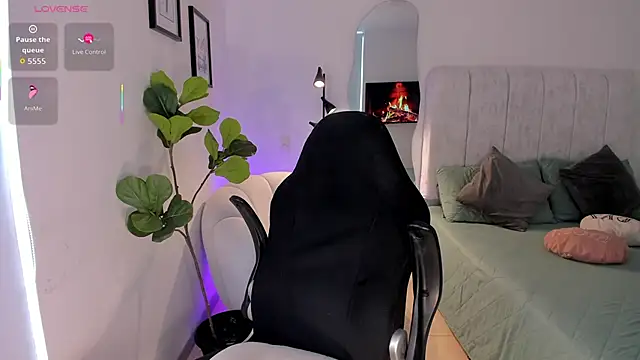 AmyWood online show from April 3, 9:02 pm