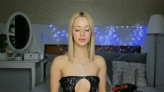 MiaBeeXX online show from April 18, 12:51 pm