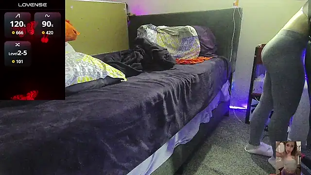 Blondiewithanass online show from March 11, 6:06 am