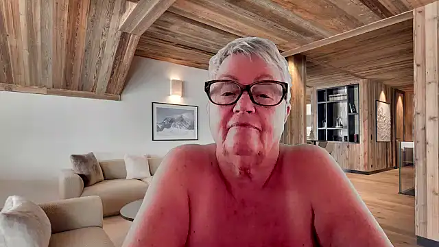 GrannyChrissy68 online show from February 16, 6:19 pm