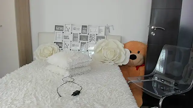 sweetemy4u online show from May 8, 7:44 am