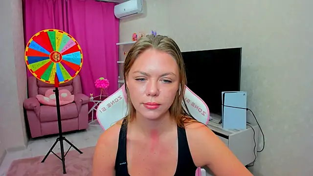 Strawberrye online show from February 10, 3:20 am