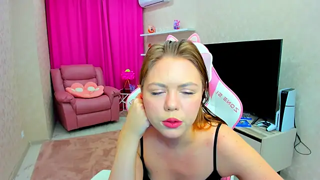 Strawberrye online show from November 21, 3:30 am