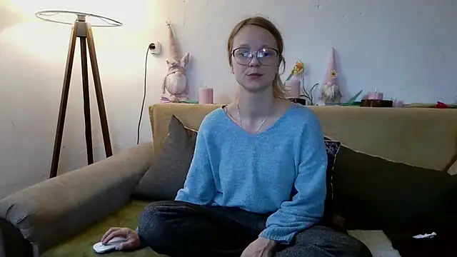 little-leni online show from February 17, 8:13 am