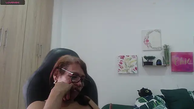 BustyMilf  online show from November 13, 5:45 pm