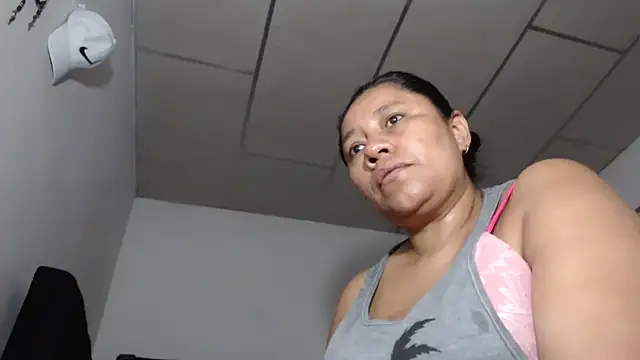 adrixxx38 online show from February 19, 11:58 pm